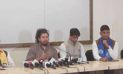 Sujat Ambedkar का दावा, दबाव और पैसे की वजह से 100 BJP पार्षद बिना विरोध चुने गए Sujat Ambedkar का दावा, दबाव और पैसे की वजह से 100 BJP पार्षद बिना विरोध चुने गए
