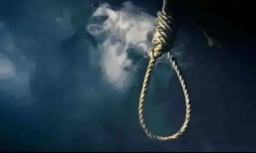 Hyderabad में डिप्रेशन के कारण एक व्यक्ति ने आत्महत्या कर ली Hyderabad में डिप्रेशन के कारण एक व्यक्ति ने आत्महत्या कर ली