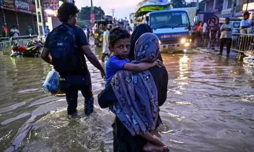 Cyclone Ditawah के बाद श्रीलंका में बाढ़ और भूस्खलन, 355 की मौत और सैकड़ों लापता Cyclone Ditawah के बाद श्रीलंका में बाढ़ और भूस्खलन, 355 की मौत और सैकड़ों लापता