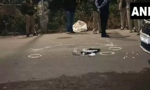 सेक्टर-26 में फायरिंग, कार सवार को तीन हमलावरों ने मारी गोली
