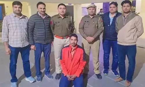ई-रिक्शा चालक से 1.30 लाख से अधिक अवैध नशीली दवाइयां बरामद, आरोपी गिरफ्तार ई-रिक्शा चालक से 1.30 लाख से अधिक अवैध नशीली दवाइयां बरामद, आरोपी गिरफ्तार