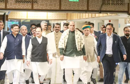 संसद का शीतकालीन सत्र आज से, चर्चा के लिए कम समय मिलने पर विपक्ष कर सकता है हंगामा संसद का शीतकालीन सत्र आज से, चर्चा के लिए कम समय मिलने पर विपक्ष कर सकता है हंगामा