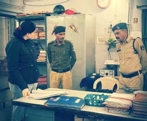 IPS अंकिता शर्मा ने रात 11 बजे थाने में दी दबिश IPS अंकिता शर्मा ने रात 11 बजे थाने में दी दबिश