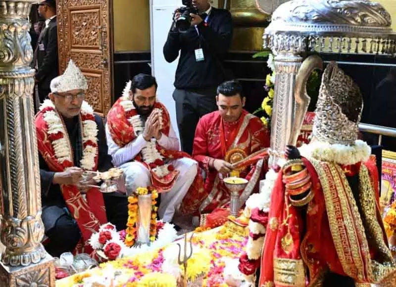 उपराष्ट्रपति ने Kurukshetra के Bhadrakali मंदिर में पूजा-अर्चना की उपराष्ट्रपति ने Kurukshetra के Bhadrakali मंदिर में पूजा-अर्चना की