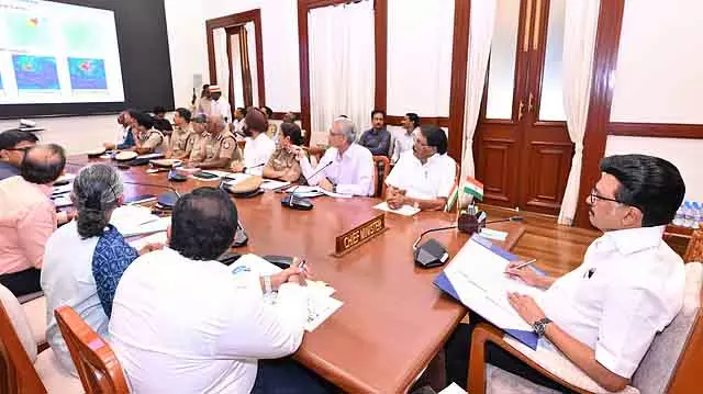 Chennai में 215 राहत केंद्र: एक लाख दूध पाउडर, खाने का सामान तैयार Chennai में 215 राहत केंद्र: एक लाख दूध पाउडर, खाने का सामान तैयार