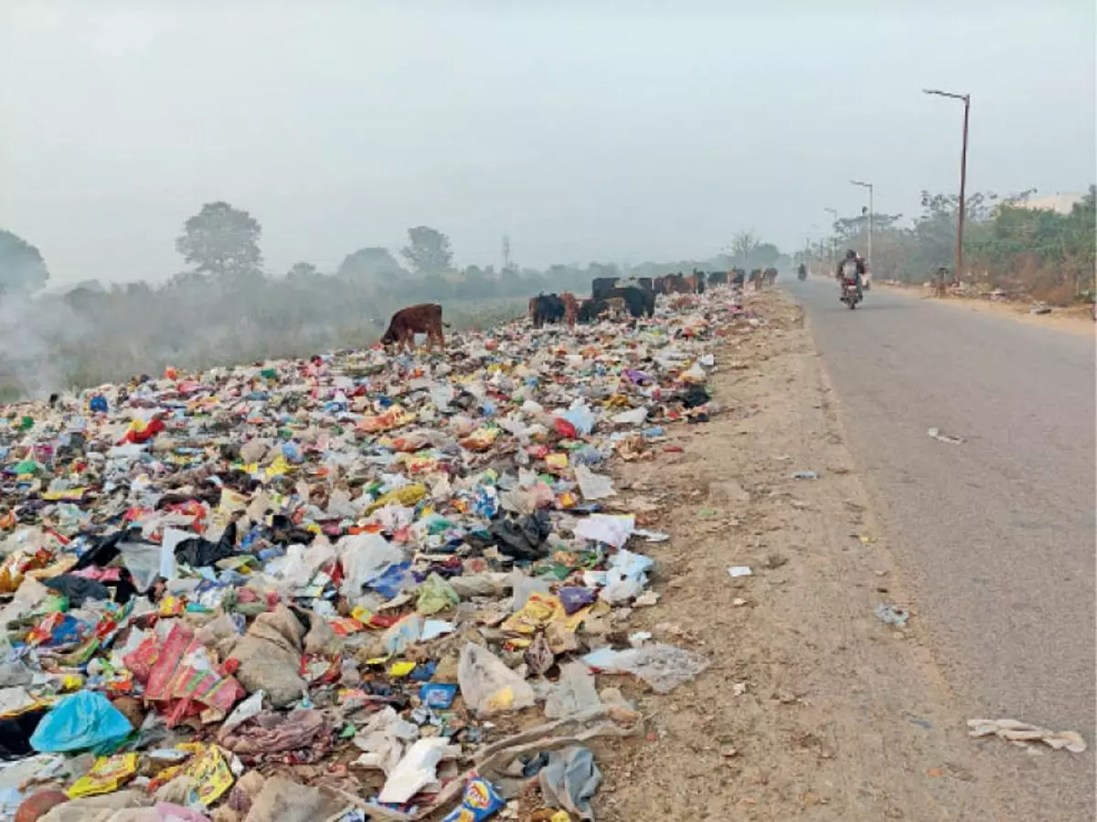Medinipur: संपन्न न हुआ 3.5 करोड़ का डंपिंग ग्राउंड, जनता नाराज Medinipur: संपन्न न हुआ 3.5 करोड़ का डंपिंग ग्राउंड, जनता नाराज
