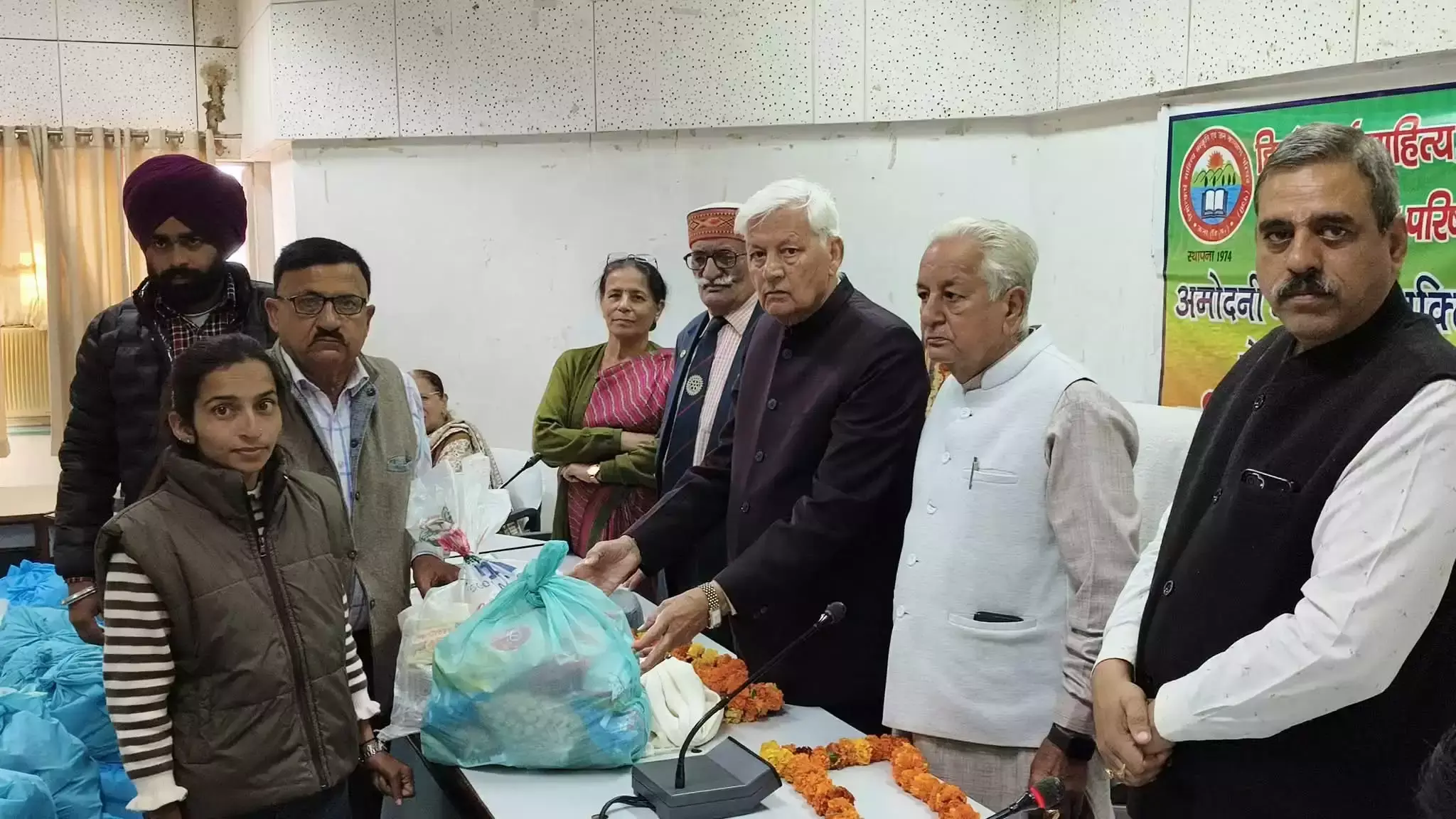 Una की विधवाओं को मिली डेढ़ लाख की मुफ्त राहत सामग्री Una की विधवाओं को मिली डेढ़ लाख की मुफ्त राहत सामग्री