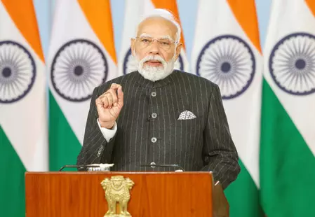 तमिलनाडु बस हादसा: पीएम मोदी ने जताया दुख, मृतकों के आश्रितों को 2 लाख और घायलों को 50 हजार रुपए देने की घोषणा तमिलनाडु बस हादसा: पीएम मोदी ने जताया दुख, मृतकों के आश्रितों को 2 लाख और घायलों को 50 हजार रुपए देने की घोषणा
