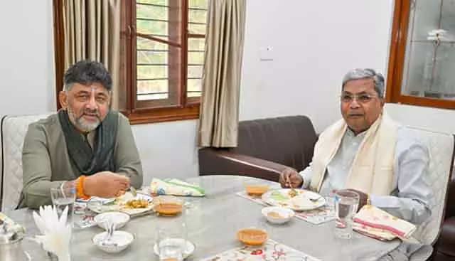 लीडरशिप में बदलाव का संकट; सिद्धारमैया कल डीके शिवकुमार के घर जाएंगे, एक और लंच मीटिंग होगी लीडरशिप में बदलाव का संकट; सिद्धारमैया कल डीके शिवकुमार के घर जाएंगे, एक और लंच मीटिंग होगी