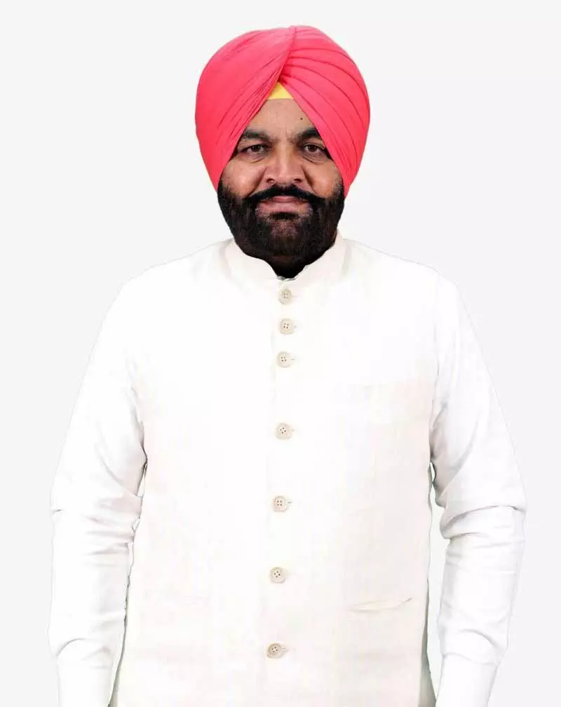 अमृतसर के MP औजला ने एयरपोर्ट रोड पर भारी जाम की समस्या बताई, गडकरी को लिखा पत्र अमृतसर के MP औजला ने एयरपोर्ट रोड पर भारी जाम की समस्या बताई, गडकरी को लिखा पत्र