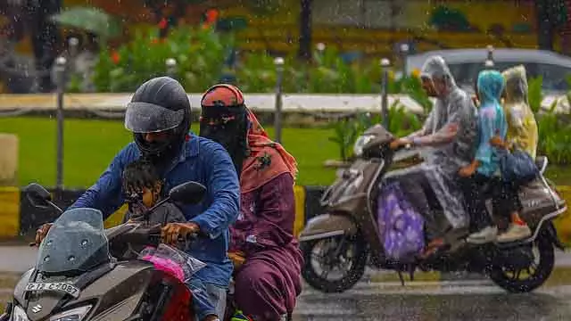तूफान के कमजोर होने के बावजूद Chennai में भारी बारिश तूफान के कमजोर होने के बावजूद Chennai में भारी बारिश