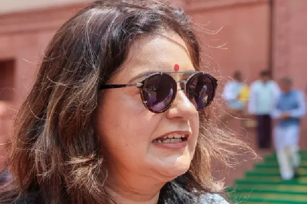 संसद में गतिरोध पर विपक्ष का वार: सरकार संवाद नहीं चाहती संसद में गतिरोध पर विपक्ष का वार: सरकार संवाद नहीं चाहती