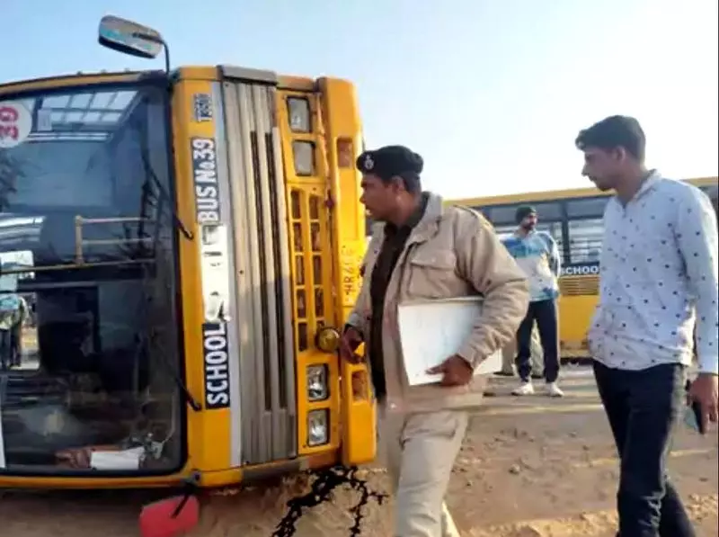 Haryana के रोहतक में दो स्कूल बसों की टक्कर में 6 छात्र घायल Haryana के रोहतक में दो स्कूल बसों की टक्कर में 6 छात्र घायल