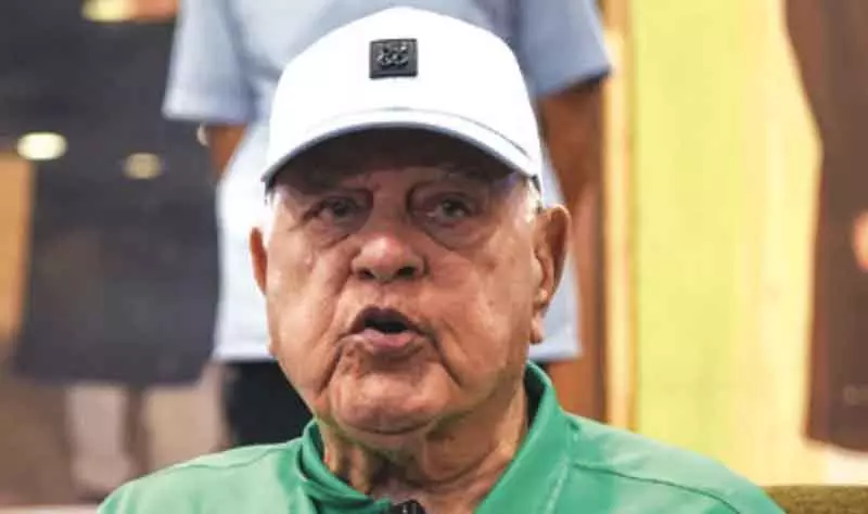 Dr. Farooq ने पार्टी सांसदों से राज्य दर्जा बहाल करने को प्राथमिकता देने को कहा Dr. Farooq ने पार्टी सांसदों से राज्य दर्जा बहाल करने को प्राथमिकता देने को कहा