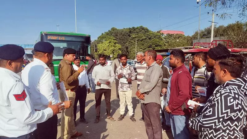 Haryana : ट्रैफिक पुलिस ने पानीपत टोल प्लाजा पर सड़क सुरक्षा अभियान चलाया Haryana : ट्रैफिक पुलिस ने पानीपत टोल प्लाजा पर सड़क सुरक्षा अभियान चलाया
