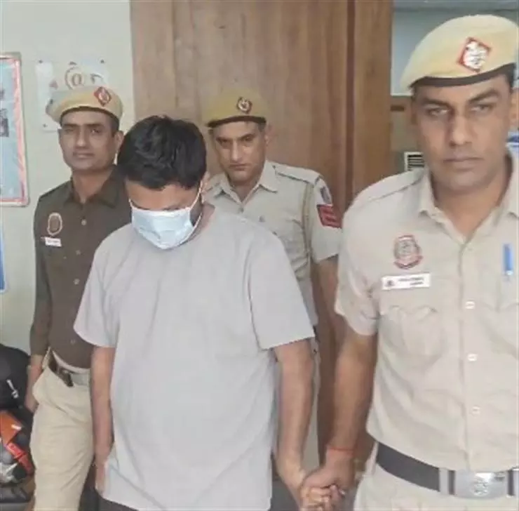 Delhi पुलिस ने इंटरस्टेट साइबर फ्रॉड सिंडिकेट का भंडाफोड़ किया Delhi पुलिस ने इंटरस्टेट साइबर फ्रॉड सिंडिकेट का भंडाफोड़ किया
