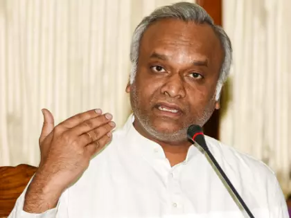 कर्नाटक में स्टार्टअप निवेश गिरा, BJP ने प्रियांक खड़गे को घेरा कर्नाटक में स्टार्टअप निवेश गिरा, BJP ने प्रियांक खड़गे को घेरा