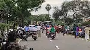 Sivaganga में सरकारी बसों की आमने-सामने की टक्कर में 11 की मौत Sivaganga में सरकारी बसों की आमने-सामने की टक्कर में 11 की मौत