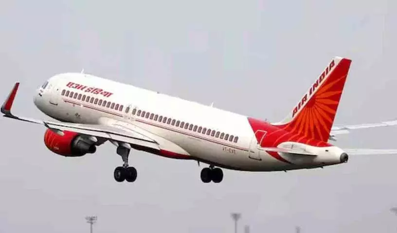 Dubai से हैदराबाद जा रही फ्लाइट में केबिन क्रू को परेशान करने के आरोप में केरल का इंजीनियर गिरफ्तार Dubai से हैदराबाद जा रही फ्लाइट में केबिन क्रू को परेशान करने के आरोप में केरल का इंजीनियर गिरफ्तार