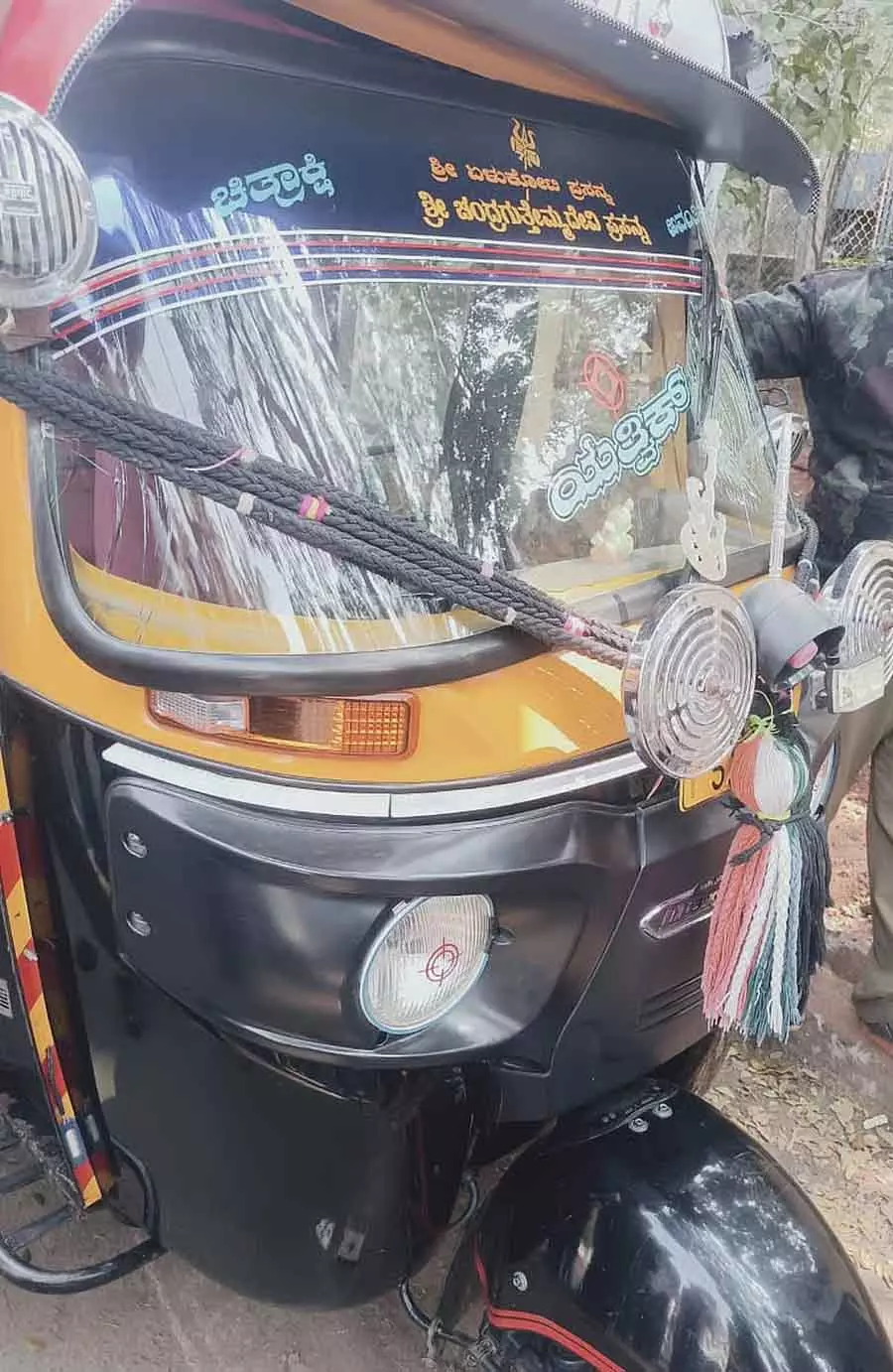 Byadagi: ऑटो पलटने से बच्चे घायल Byadagi: ऑटो पलटने से बच्चे घायल