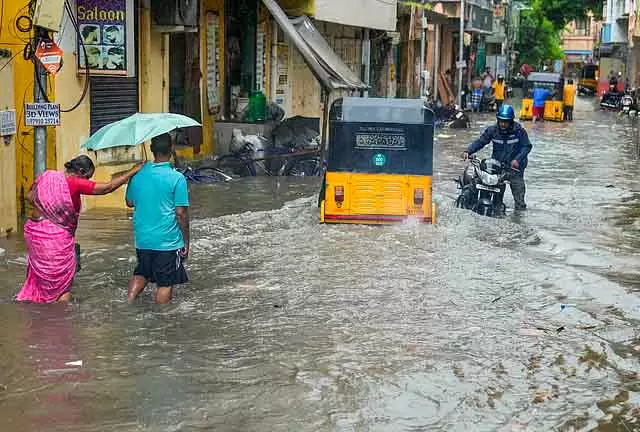Chennai और तिरुवल्लूर जिलों के लिए आज रेड अलर्ट Chennai और तिरुवल्लूर जिलों के लिए आज रेड अलर्ट