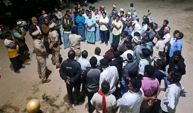 Sircilla के थंगल्लापल्ली में पंचायत चुनाव सर्वसम्मति से हुए Sircilla के थंगल्लापल्ली में पंचायत चुनाव सर्वसम्मति से हुए