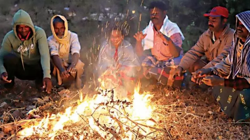 Telangana : चक्रवात दितवाह के कारण तेलंगाना में तापमान में भारी गिरावट, ठंड बढ़ी Telangana : चक्रवात दितवाह के कारण तेलंगाना में तापमान में भारी गिरावट, ठंड बढ़ी