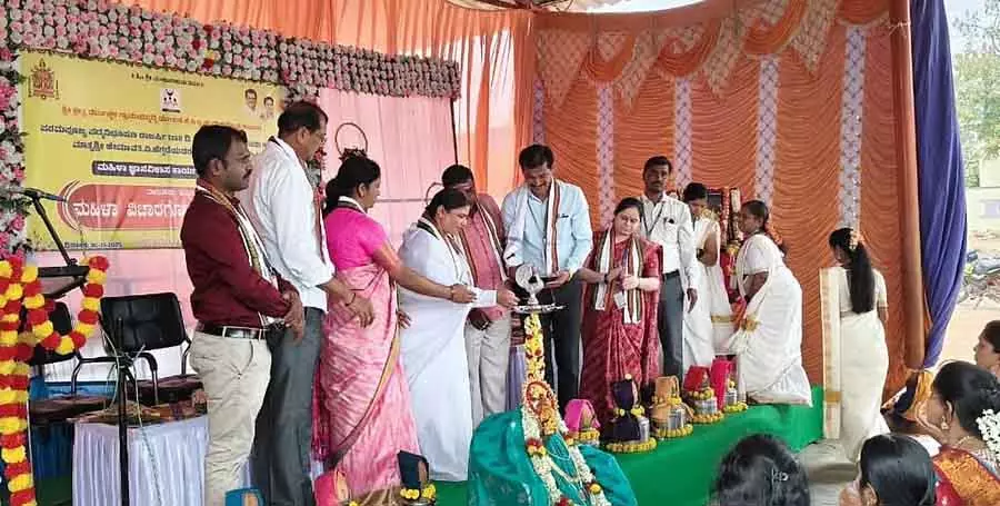 नारी ही धार्मिक संस्कृति की नींव है: Teacher Manjula नारी ही धार्मिक संस्कृति की नींव है: Teacher Manjula