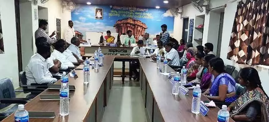 कराटागी नगर पालिका की आम बैठक: कमर्शियल दुकानों का किराया कम करने का फैसला कराटागी नगर पालिका की आम बैठक: कमर्शियल दुकानों का किराया कम करने का फैसला