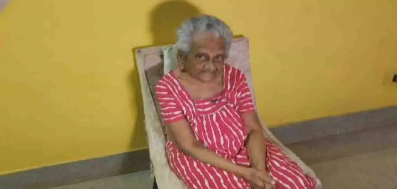 Odisha की वरिष्ठ डॉक्टर का 100वें जन्मदिन पर प्रेरक दान Odisha की वरिष्ठ डॉक्टर का 100वें जन्मदिन पर प्रेरक दान