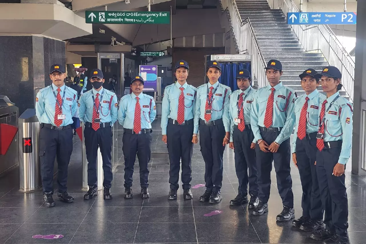Hyderabad मेट्रो ने 20 ट्रांसजेंडर्स को सुरक्षाकर्मी नियुक्त किया Hyderabad मेट्रो ने 20 ट्रांसजेंडर्स को सुरक्षाकर्मी नियुक्त किया