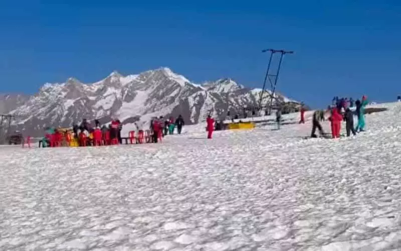 Kullu-Manali में रौनक लौटी, मुश्किल मॉनसून के बाद सर्दियों की उम्मीद जगी Kullu-Manali में रौनक लौटी, मुश्किल मॉनसून के बाद सर्दियों की उम्मीद जगी