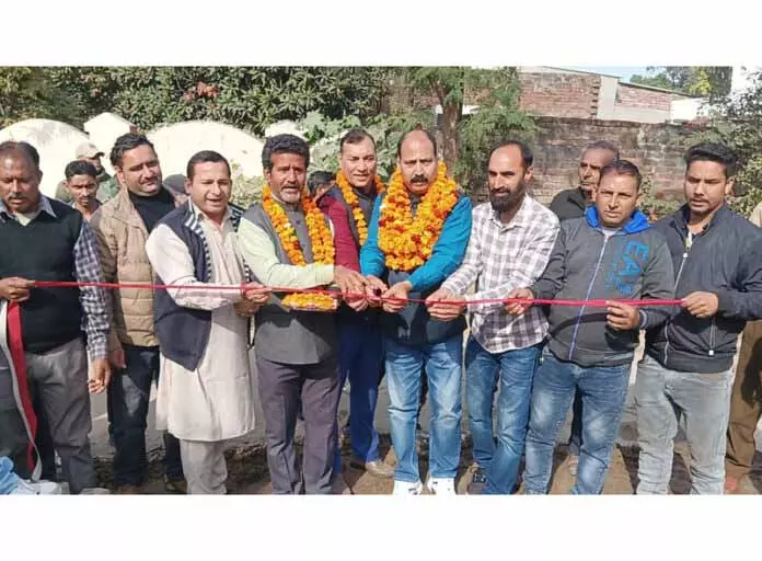 MLA ने नई पुलिया का निर्माण कार्य शुरू कराया MLA ने नई पुलिया का निर्माण कार्य शुरू कराया