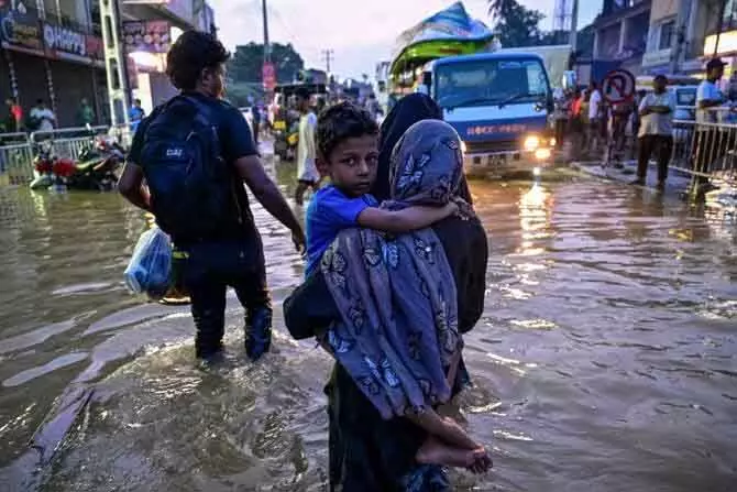 Cyclone Ditawah के बाद श्रीलंका में बाढ़ और भूस्खलन, 355 की मौत और सैकड़ों लापता Cyclone Ditawah के बाद श्रीलंका में बाढ़ और भूस्खलन, 355 की मौत और सैकड़ों लापता