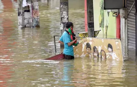 प्रकृति के प्रकोप के बीच मंडरा रहा नया संकट, संक्रामक बीमारियों के फैलने का अलर्ट जारी प्रकृति के प्रकोप के बीच मंडरा रहा नया संकट, संक्रामक बीमारियों के फैलने का अलर्ट जारी