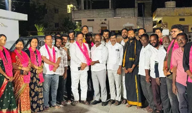 वरिष्ठ कांग्रेस नेता दुदिमेतला सतैया BRS में शामिल हुए वरिष्ठ कांग्रेस नेता दुदिमेतला सतैया BRS में शामिल हुए