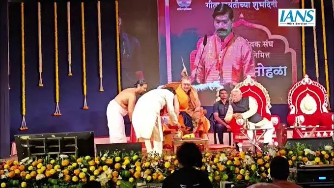 RSS का शताब्दी समारोह: जगदगुरु शंकराचार्य और गुरुदेव शंकर अभ्यंकर की उपस्थिति में मोहन भागवत ने किया RSS का शताब्दी समारोह: जगदगुरु शंकराचार्य और गुरुदेव शंकर अभ्यंकर की उपस्थिति में मोहन भागवत ने किया