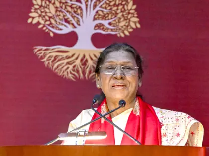 राष्ट्रपति Murmu ने फुटवियर सेक्टर को बढ़ाने की कोशिशों पर ज़ोर दिया राष्ट्रपति Murmu ने फुटवियर सेक्टर को बढ़ाने की कोशिशों पर ज़ोर दिया