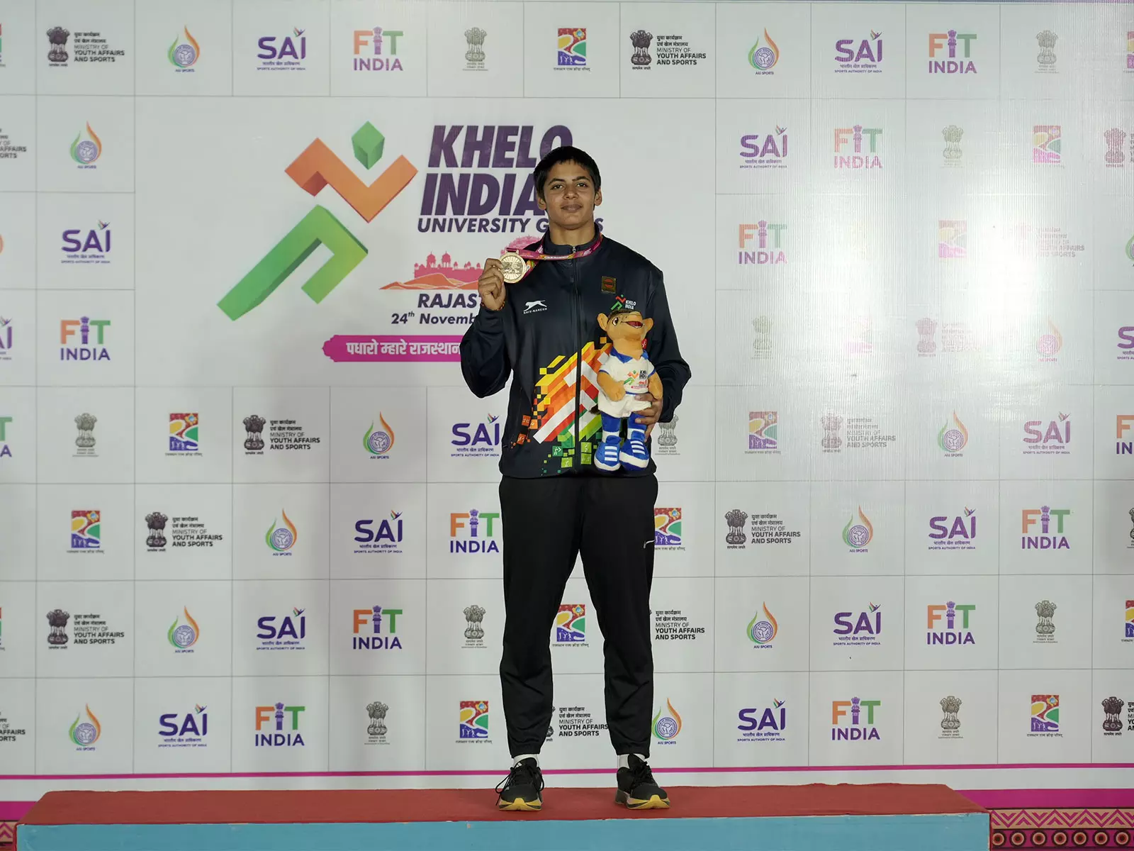 KIUG 2025: चंडीगढ़ विश्वविद्यालय की तान्या चौधरी ने मीट रिकॉर्ड तोड़कर हैमर थ्रो में स्वर्ण पदक जीता KIUG 2025: चंडीगढ़ विश्वविद्यालय की तान्या चौधरी ने मीट रिकॉर्ड तोड़कर हैमर थ्रो में स्वर्ण पदक जीता
