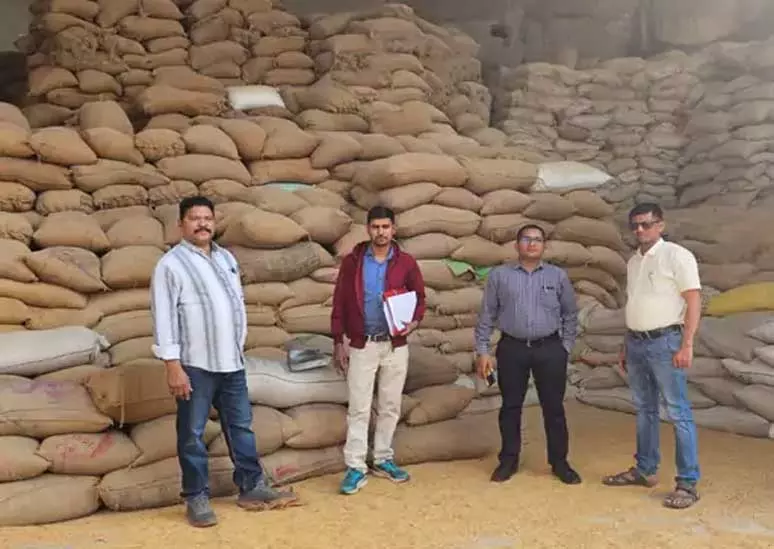 अवैध धान कारोबार पर बड़ी कार्रवाई: दो राइस मिलों से 22,000 क्विंटल धान और चावल जब्त अवैध धान कारोबार पर बड़ी कार्रवाई: दो राइस मिलों से 22,000 क्विंटल धान और चावल जब्त