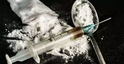 ड्रग्स तस्करी मामले में दंपति गिरफ्तार, 2 करोड़ रुपए के नशीले पदार्थ बरामद ड्रग्स तस्करी मामले में दंपति गिरफ्तार, 2 करोड़ रुपए के नशीले पदार्थ बरामद