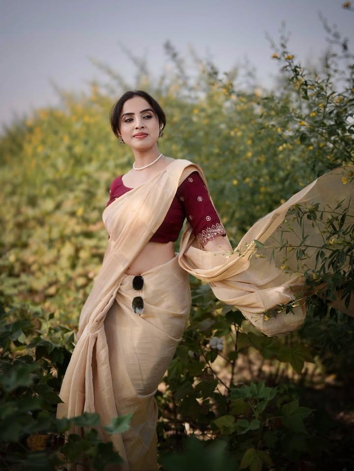 साड़ी में सबसे खूबसूरत दिखी प्रियंका खोलगड़े
