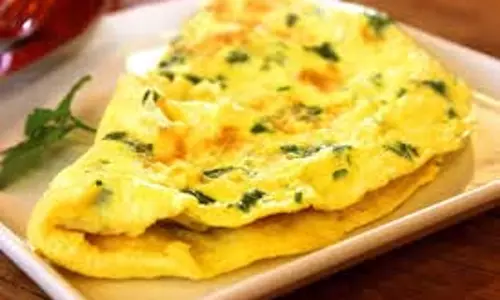 Papad Omelette : ब्रेकफास्ट में बनाइये पापड ऑमलेट