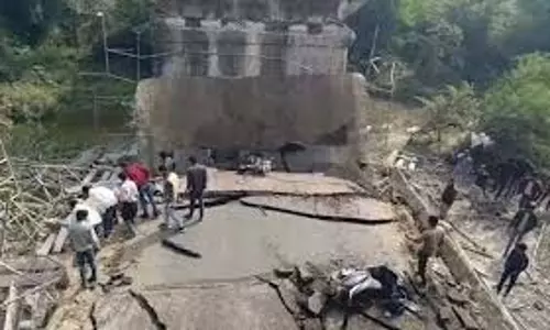 MP News: बरेली-पिपरिया मार्ग पर पुल ढहा, 4 लोग घायल MP News: बरेली-पिपरिया मार्ग पर पुल ढहा, 4 लोग घायल