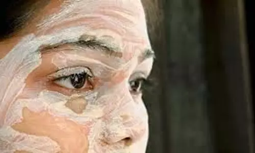 Besan Skin Benefits: जानिए त्वचा पर बेसन लगाने के फायदे Besan Skin Benefits: जानिए त्वचा पर बेसन लगाने के फायदे
