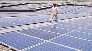 Chandigarh, लोगों का कहना है कि पॉलिसी और बिलिंग की दिक्कतों की वजह से सोलर एनर्जी अपनाने में दिक्कत आ रही