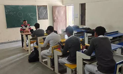 Karnal गड़बड़ियां बहुत ज़्यादा: शिक्षा विभाग ने छात्रों को बांटे गए टैबलेट पर रिपोर्ट मांगी