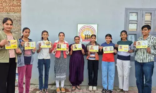 Hisar गांव में बालिका पंचायत चुनाव लड़ने वाले उम्मीदवारों को चुनाव चिन्ह आवंटित किए गए