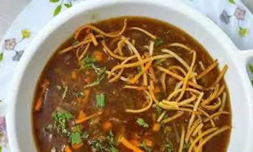 Manchow Soup : घर पर बनाएं रेस्टोरेंट जैसा स्पाइसी और फ्लेवरफुल मंचाउ सूप Manchow Soup : घर पर बनाएं रेस्टोरेंट जैसा स्पाइसी और फ्लेवरफुल मंचाउ सूप