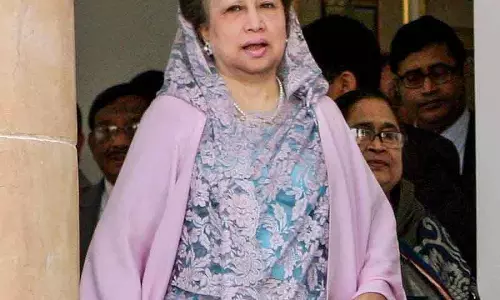 Dhaka खालिदा जिया की बिगड़ती सेहत, बेटे की स्वदेश लौटने की तैयारी